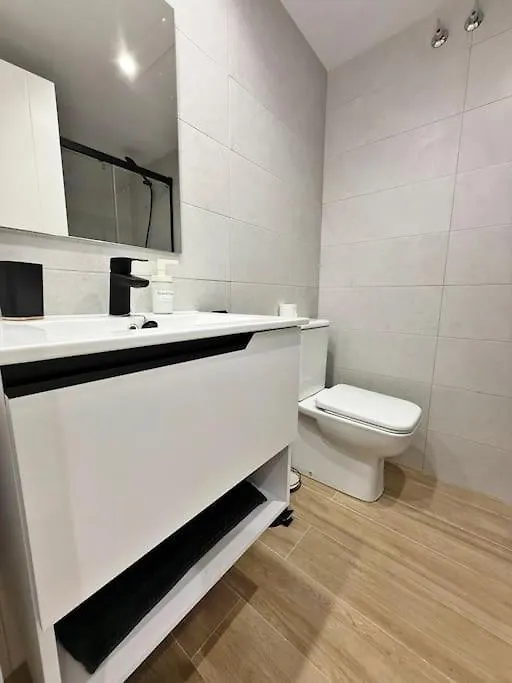 Nuevo Y Centrico Apartamento De Playa Фуэнхирола